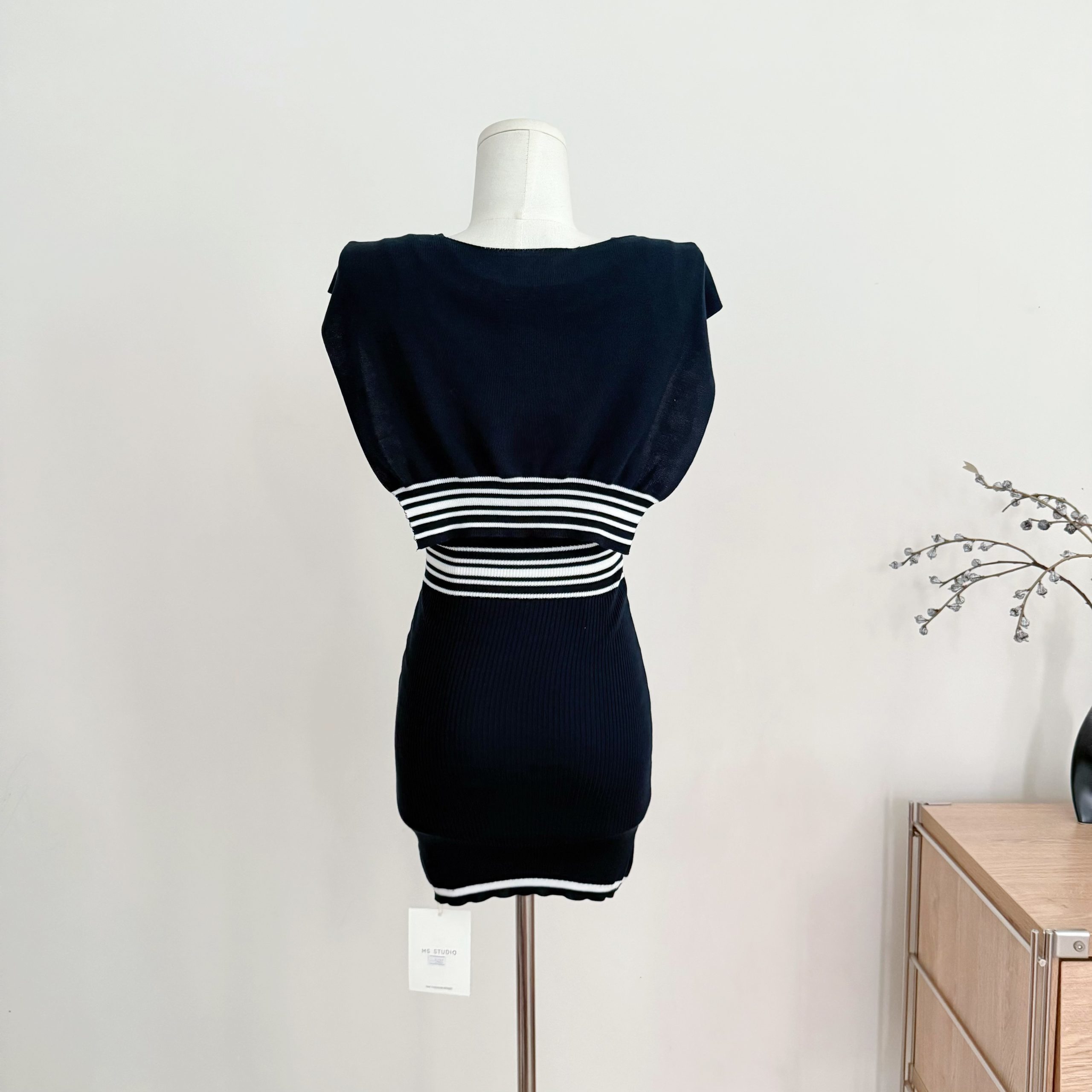 COOLLINE Lin Zixi Navy Collar Two-Piece Set with Shawl - Image 3