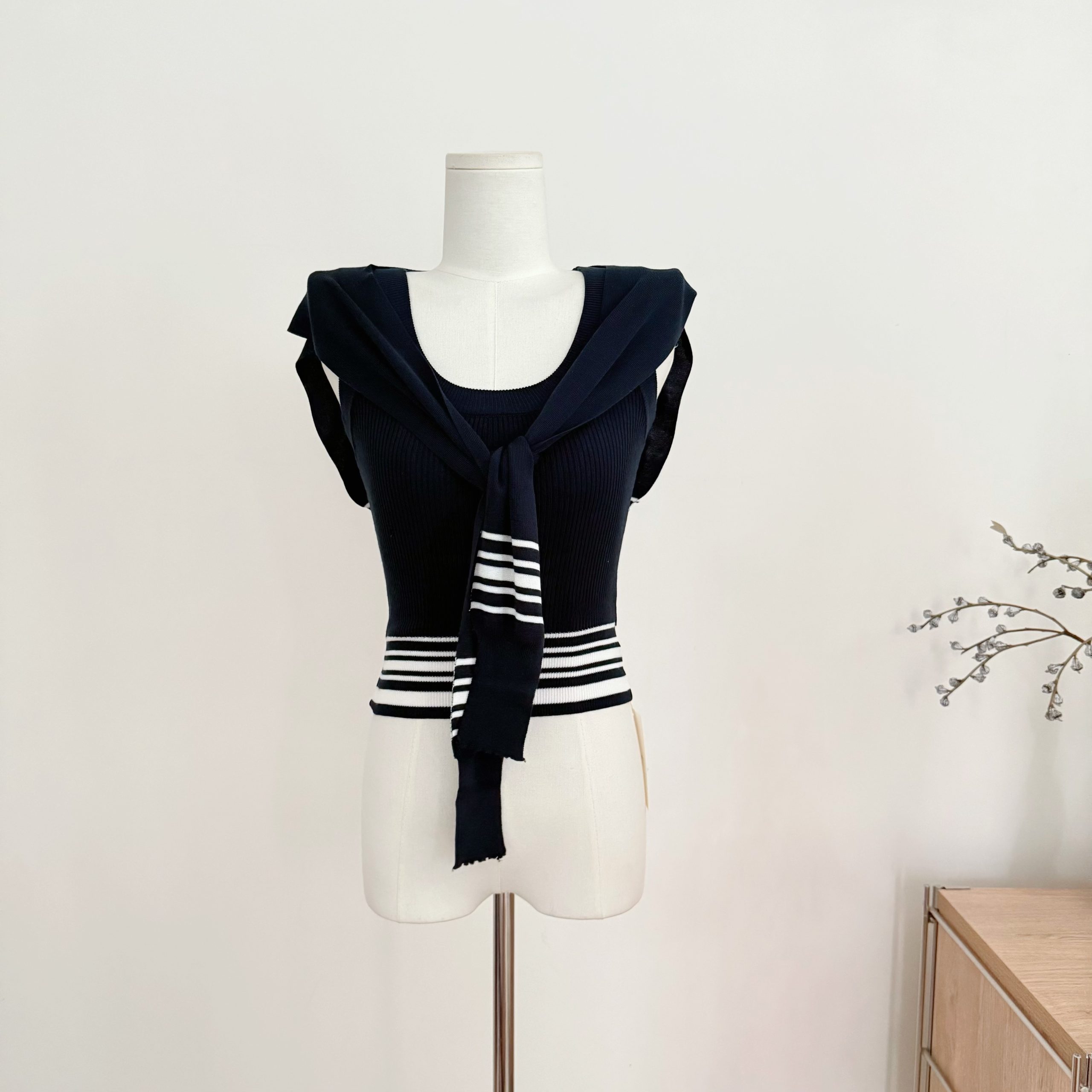 COOLLINE Lin Zixi Navy Collar Two-Piece Set with Shawl - Image 4