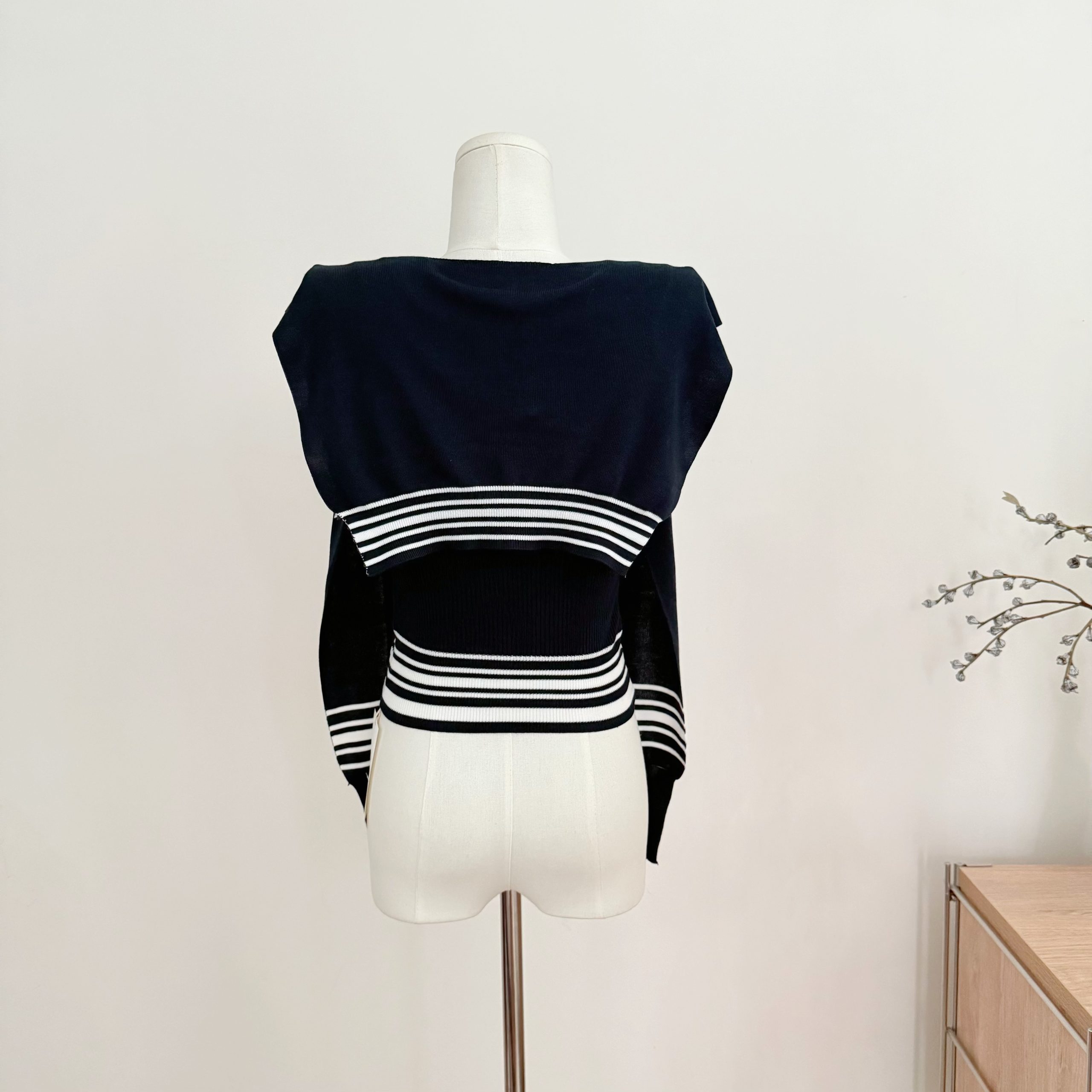 COOLLINE Lin Zixi Navy Collar Two-Piece Set with Shawl - Image 5