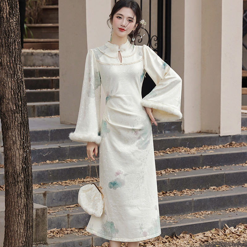 New Chinese Style Winter Fleece Lined Mermaid Dress with Shawl