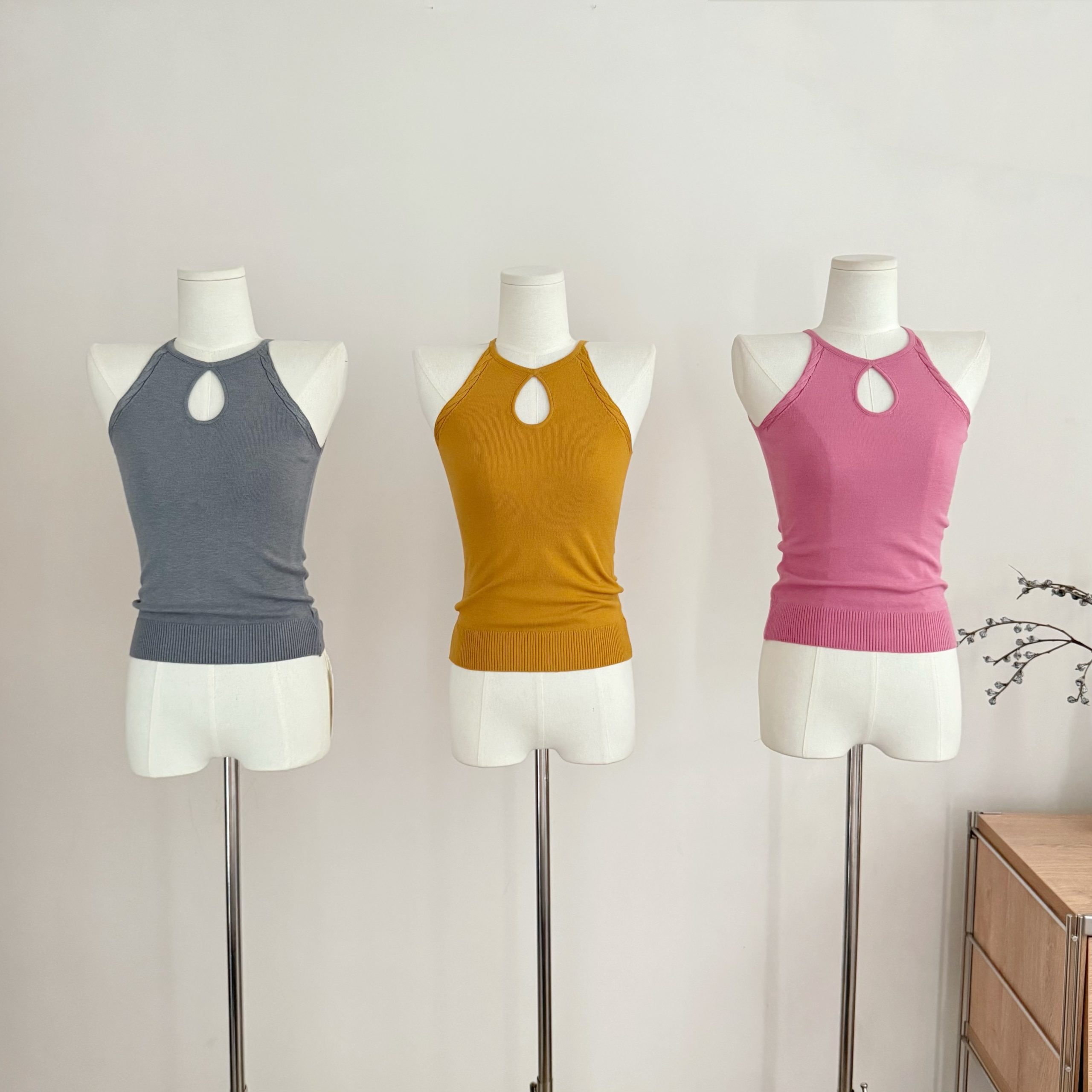Suuuicee Neon Love Letter Waterdrop Cutout Multi-Knit Halter Knit Camisole Top - Style b8b5f3