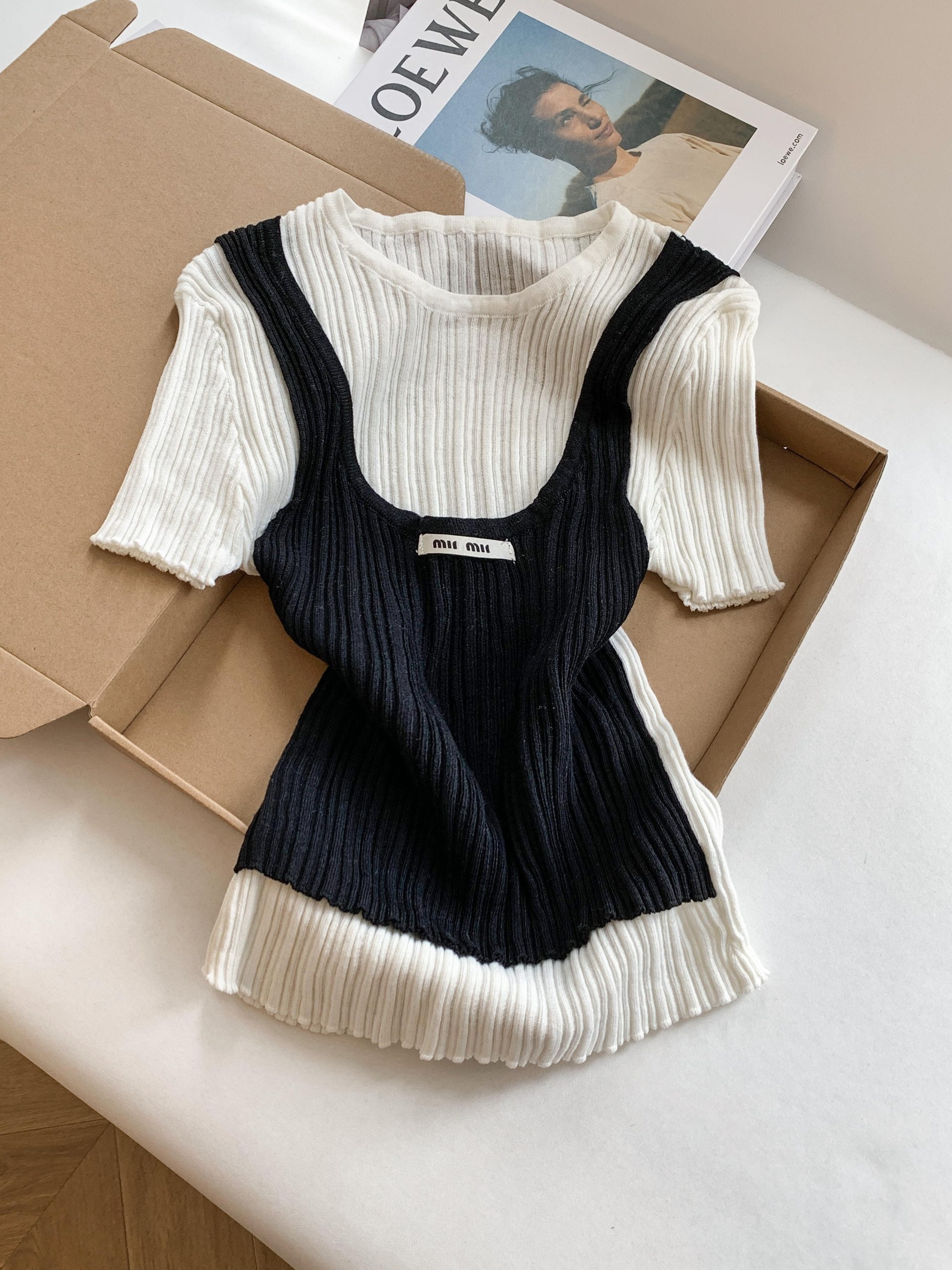 Women's Color-Block Round Neck Knit Top Short Sleeve Summer Commuter Tee - Image 4